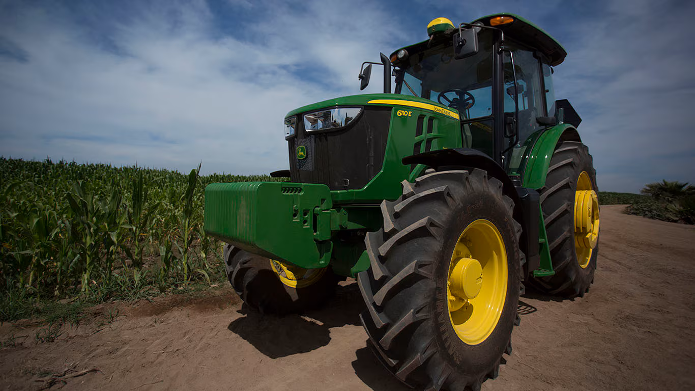 Tractor Agricola John Deere 6110E - Imagen 3