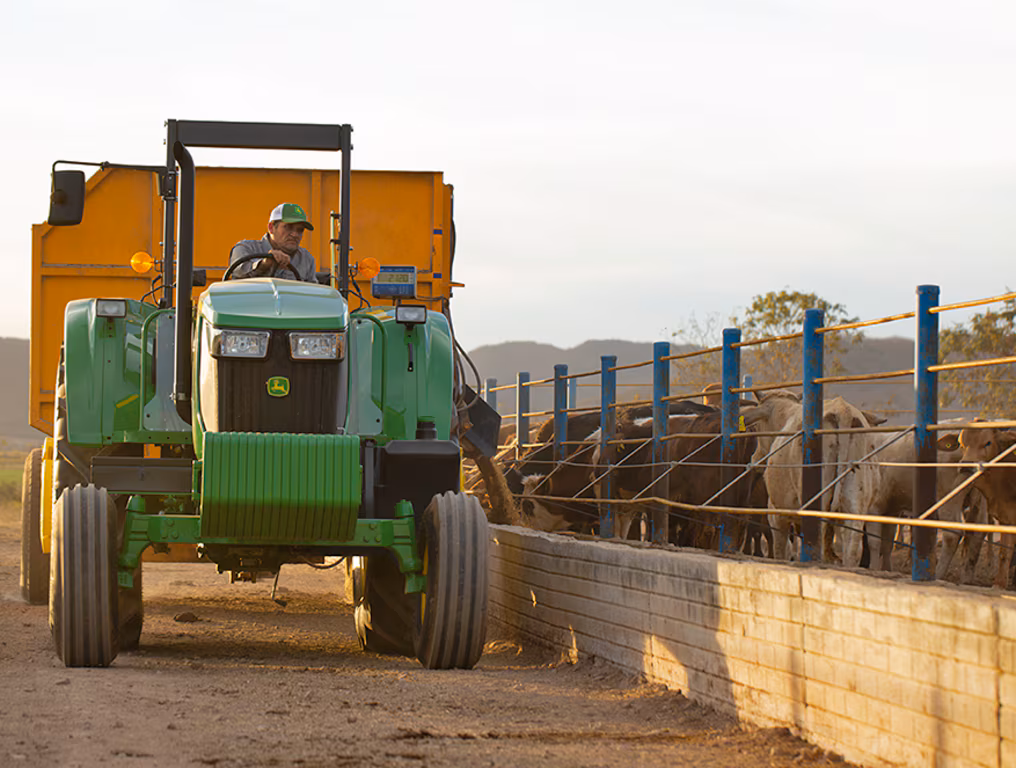 Tractor Agricola John Deere 6110E - Imagen 10